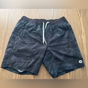 Vuori Men's Dark Camo Athletic Shorts size Large